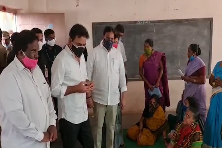 minister ktr visited flood affected areas in hyderabad