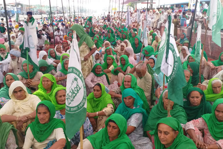 farmers continued their dharna on the railway tracks in Barnala On the 16th day