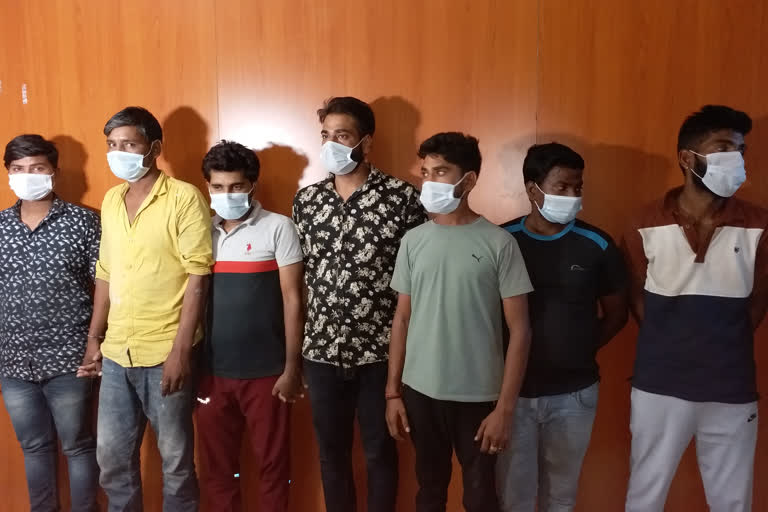 noida sector 58 police arrested seven membersof gang involved in atm fraud