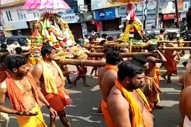 navaratri celebration thiruvananthapuram  navaratri celebration  thiruvananthapuram  നവരാത്രി വിഗ്രങ്ങള്‍  നവരാത്രി ഘോഷയാത്ര  നവരാത്രി വിഗ്രഹങ്ങള്‍ക്ക് തലസ്ഥാനത്ത് വരവേല്‍പ്പ്  നവരാത്രി വിഗ്രഹങ്ങള്‍ക്ക് തലസ്ഥാനത്ത്