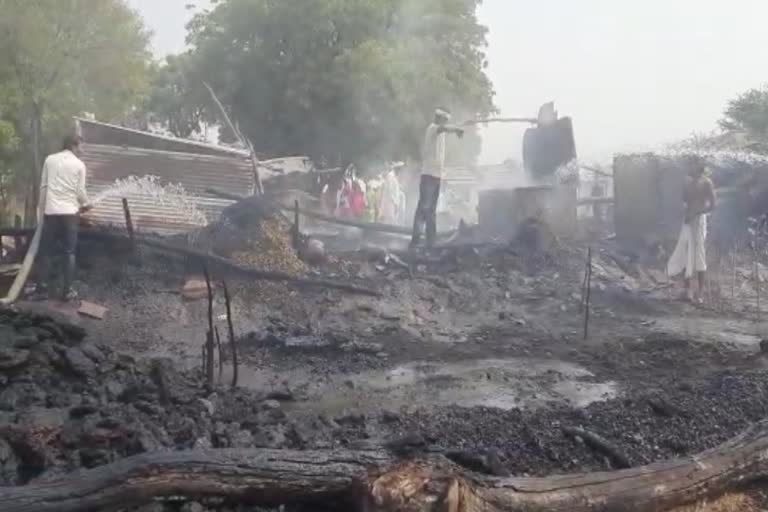 fire incident in Dausa, houses burnt