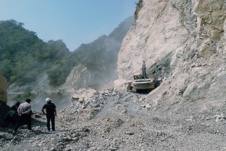 worshiping-of-ma-chamrara-devi-for-early-construction-of-totaghati-road