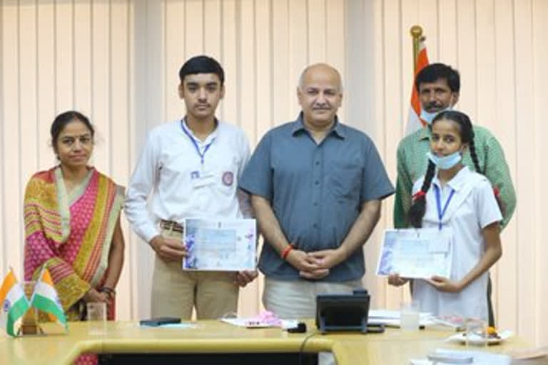 Two Delhi govt school students among top 10 rankers in ISRO competition, Dy CM meets them