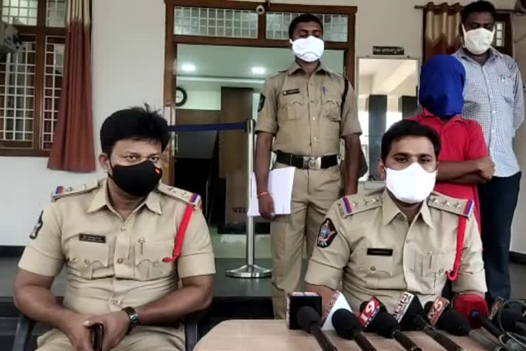 ganjai selling Student arrested at chilakaluripet guntur district