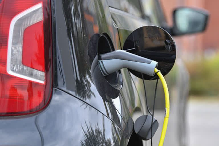 Delhi government exempts electric vehicles from registration fee