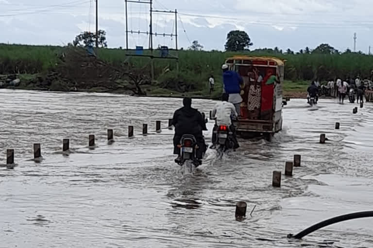 Flood affected on 271 family, Flood affected on 271 family in Bagalkot, Bagalkot news, Bagalkot flood news, ಪ್ರವಾಹದಿಂದ ಬೀದಿಗೆ ಬಿದ್ದ 270 ಕುಟುಂಬಗಳು, ಬಾಗಲಕೋಟೆಯಲ್ಲಿ ಪ್ರವಾಹದಿಂದ ಬೀದಿಗೆ ಬಿದ್ದ 270 ಕುಟುಂಬಗಳು, ಬಾಗಲಕೋಟೆ ಪ್ರವಾಹ, ಬಾಗಲಕೋಟೆ ಪ್ರವಾಹ ಸುದ್ದಿ