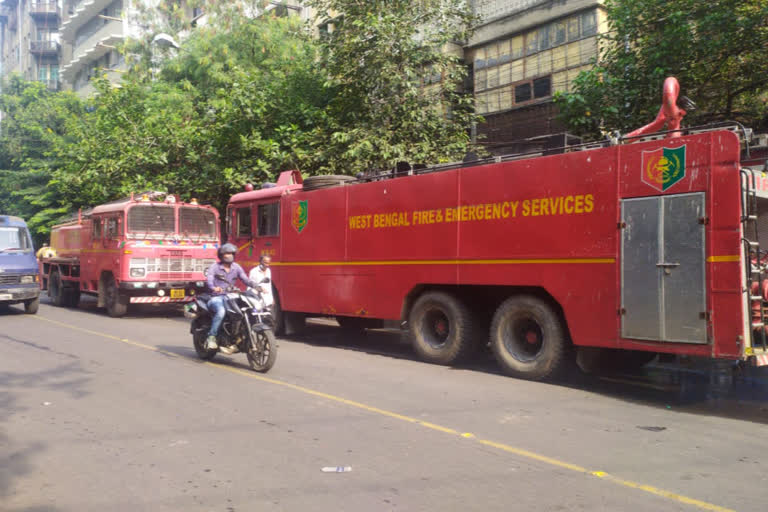 forensic_team_at_spot_in_kolkata_gc_avenue_fire