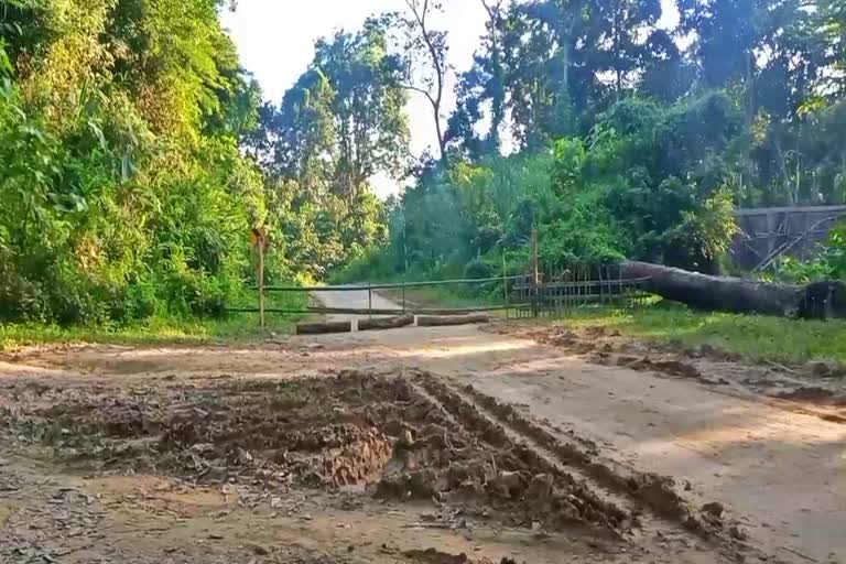 Karimganj administrattion made a barricade on Assam Mizoram border