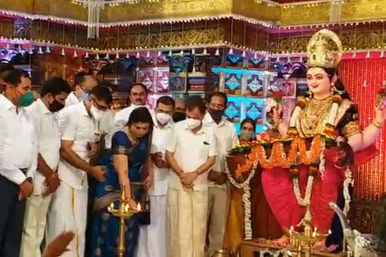 Dr. Arathi Krishna inaugurates Mangalore Dasara