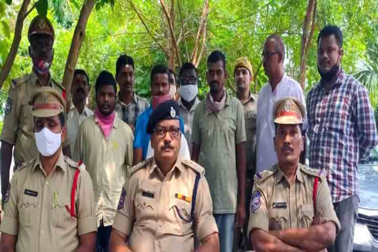 huge amount of  Gutka packets seized in karimnagar dist