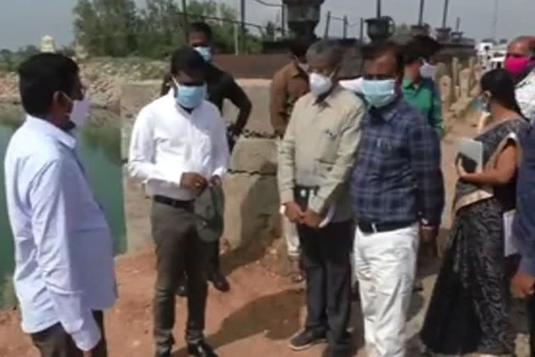 collector gandham chandrudu visit tungabhadra canal in ananthapuram district