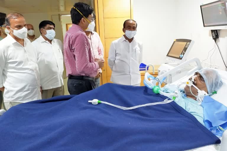 minister eetala rajendar visitation nayini narsimhareddy in appolo hospital