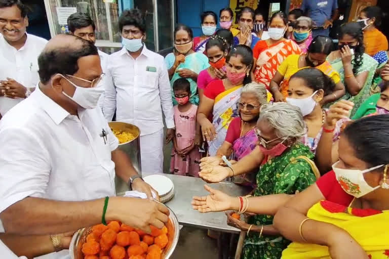 அமைச்சர் பாண்டியராஜன்