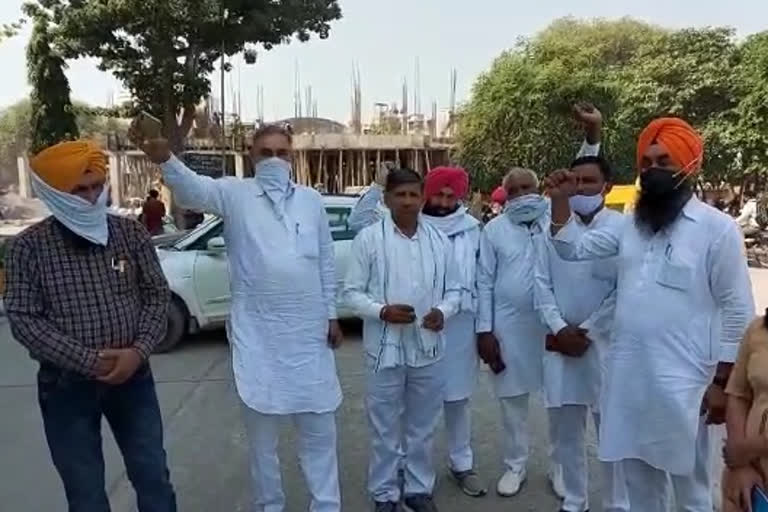 sarpanch protest against government notice for stubble burning in kaithal