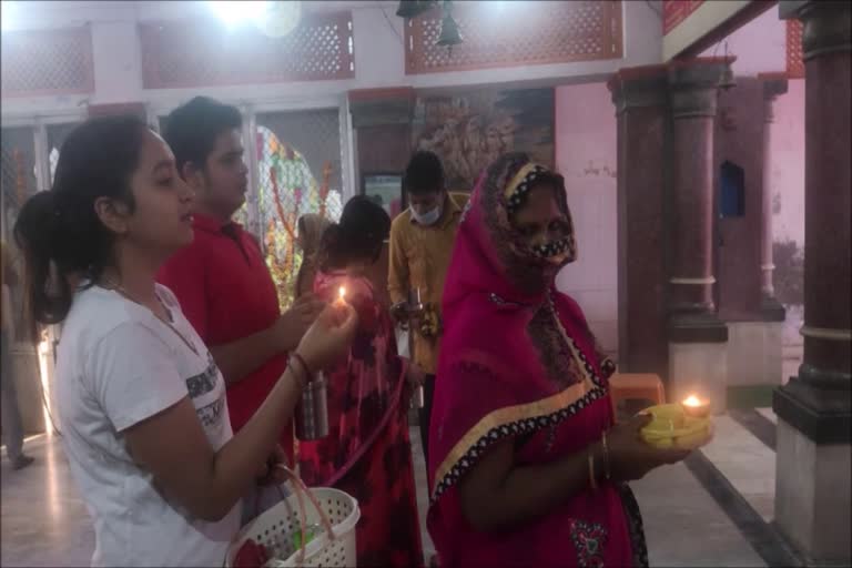 Crowd of devotees in temples of Palwal on the first day of Navratri