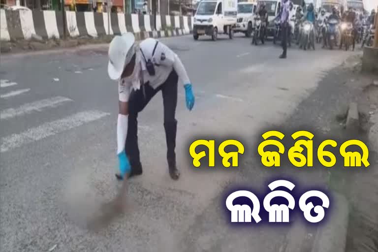 greatness of traffic policeman, cleaned highway