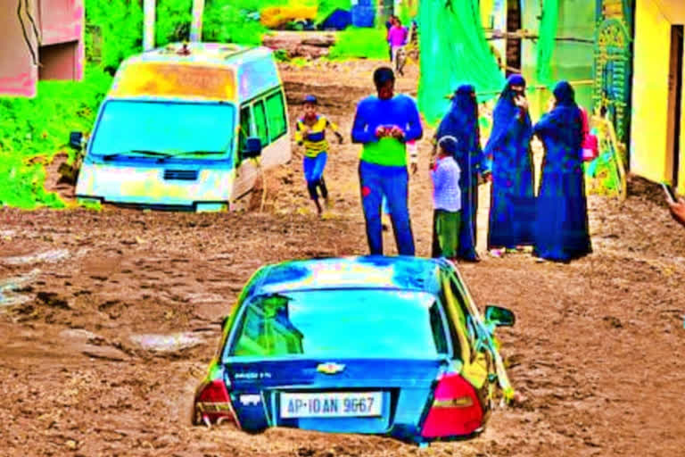 most of the vehicles washed away in Hyderabad floods