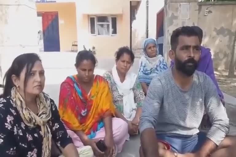 Demonstration by the victim's family outside the police station at village Dosanjh Kalan