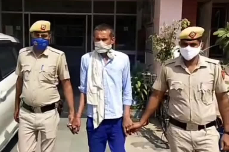 najafgarh police arrested a po