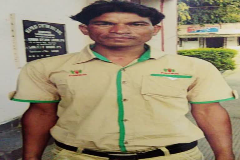 pahadi cheetah gang leader Charka arrested in simdega, Naxalite arrested in Simdega, crime news of simdega, सिमडेगा में नक्सली गिरफ्तार, सिमडेगा में पहाड़ी चीता गिरोह का सरगना चरका गिरफ्तार, सिमडेगा में अपराध की खबरें