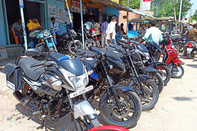 Sunday Bazaar begins in violation of Koppal District Collector's order