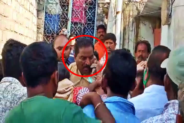 Residents attack corporater in Rangareddy district