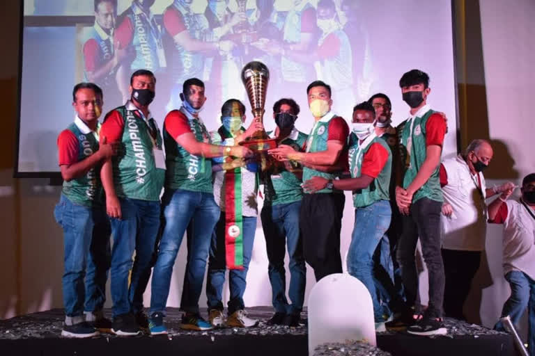 AIFF handed over I league trophy to mohun bagan