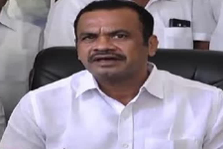 mp komatireddy venkat reddy fire on trs government