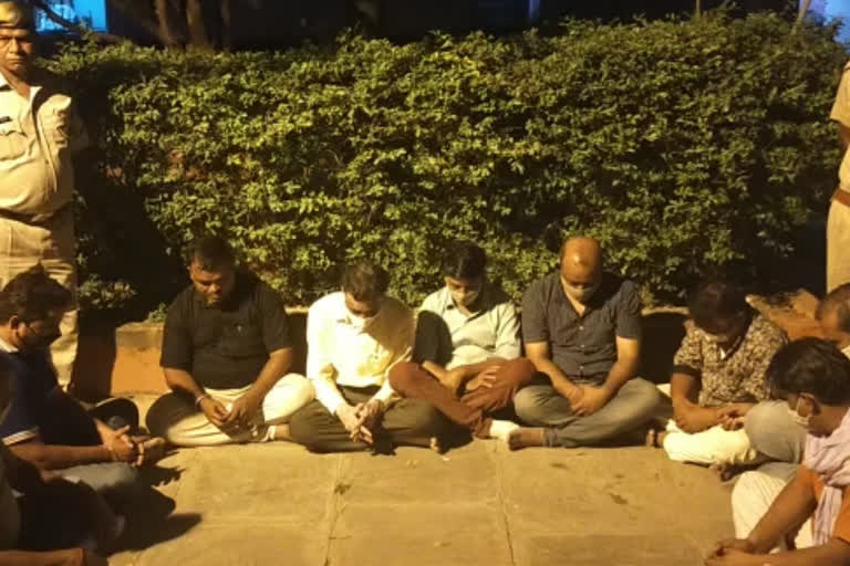 13 people arrested for gambling in Bundi