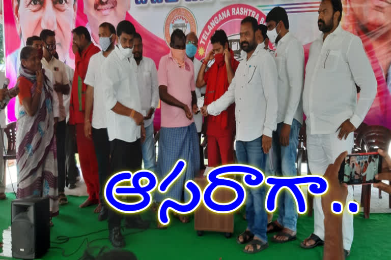 ramagundam mla distributed bus passes to handicapped in peddapally district