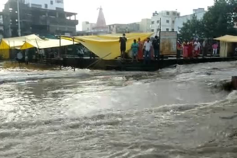 Heavy rain in Urli Kanchan