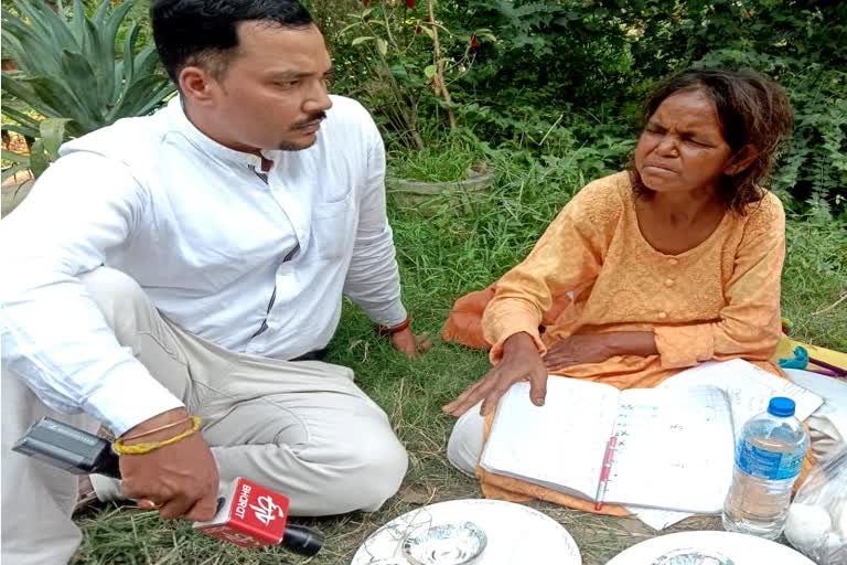 Student of kumaun university begging on the streets of haridwar