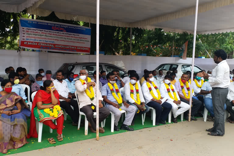 vro's protest at nellore collectorate