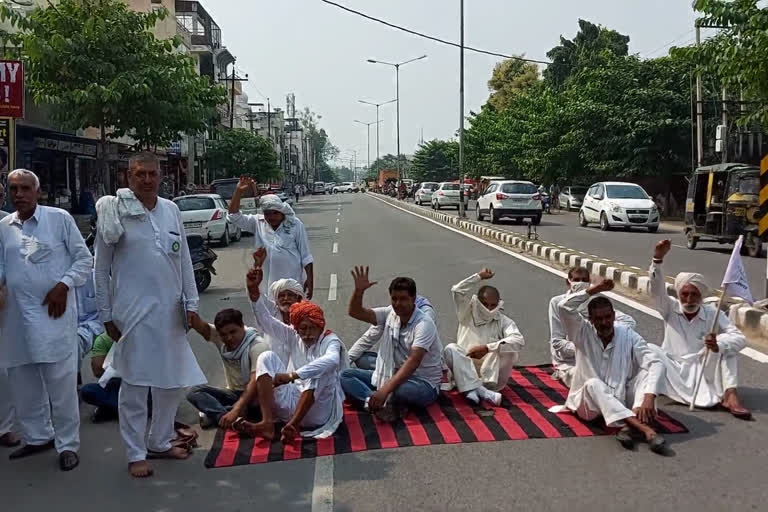 finance company took farmer tractor for not repaying loan installment in kaithal