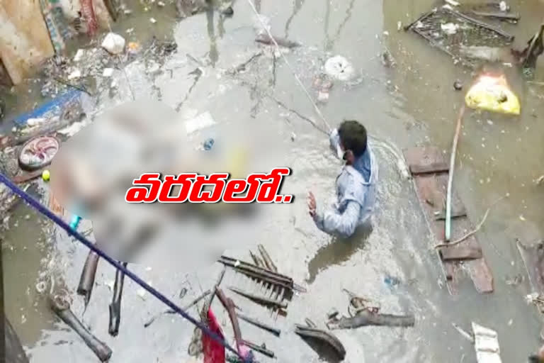 the-dead-body-floating-in-the-water-of-that-chandrayangutta-police-station-area