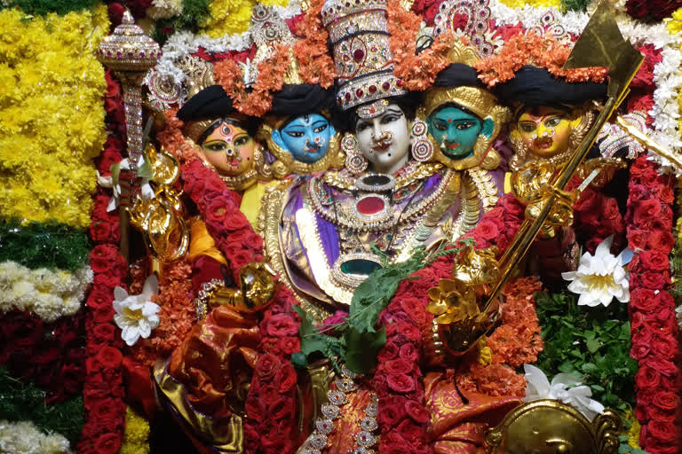 durga-devi-sharannavarathrulu-grandly-celebrations-in-andhrapradhesh