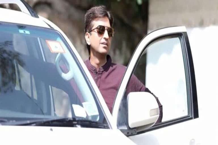 police-recovered-kumar-vishwas-car-in-ghaziabad