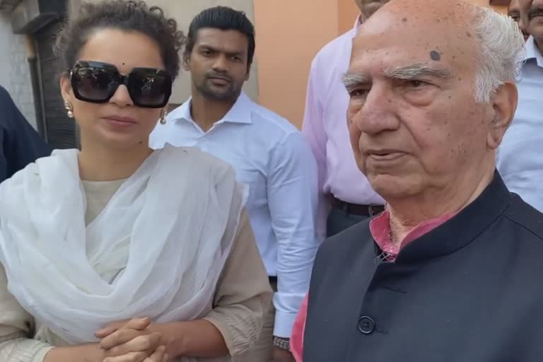 Kangana Ranaut with Shanta kumar