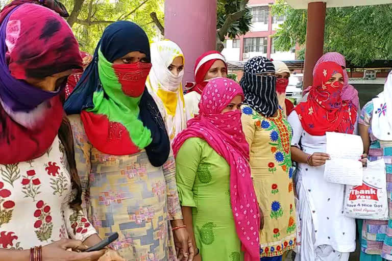 ladies protest on rewari mini secretariat for plot