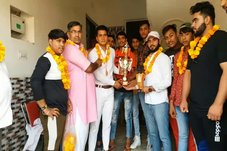 volleyball players welcomed in palwal