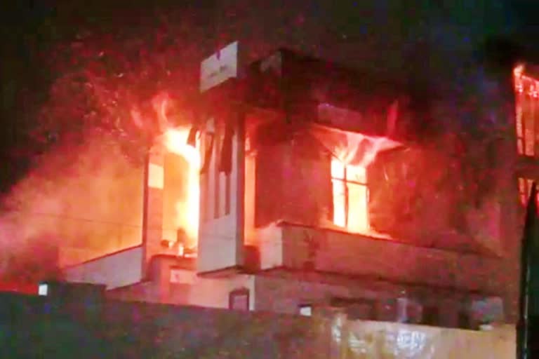 House fire in jaipur,जयपुर में मकान में लगी आग, अवैध निर्माण के खिलाफ कार्रवाई