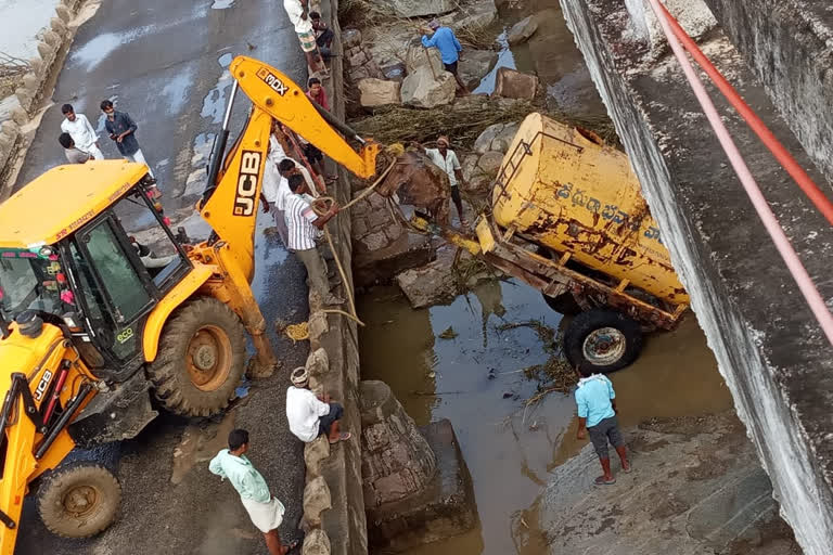 Water tanker washed away in a flood at sangareddy district