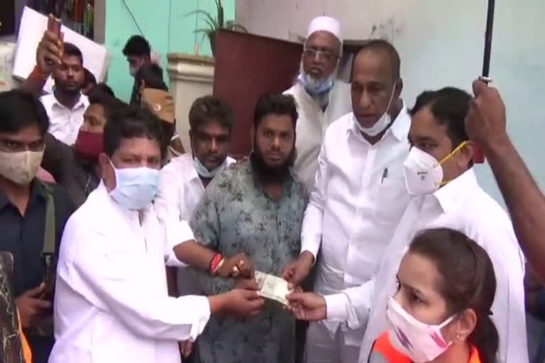 minister mallareddy visits flood areas in hyderabad