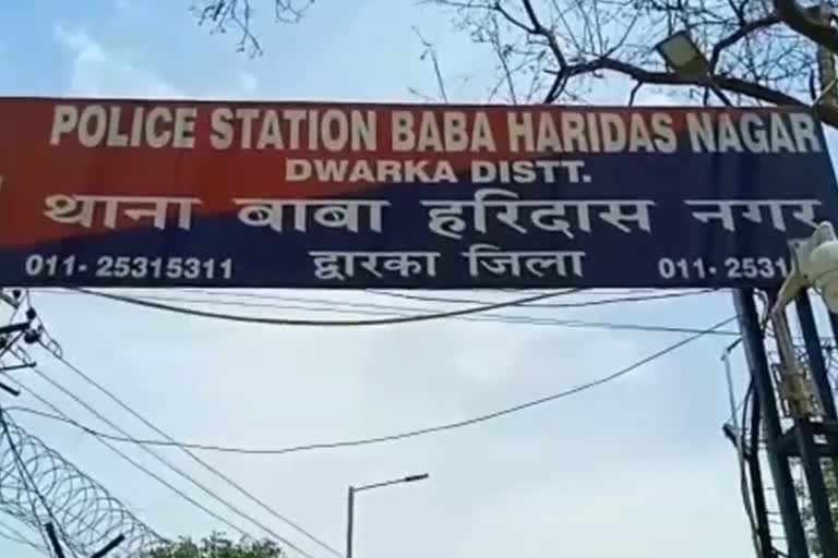 Baba Haridas Nagar Police arrested two people while gambling