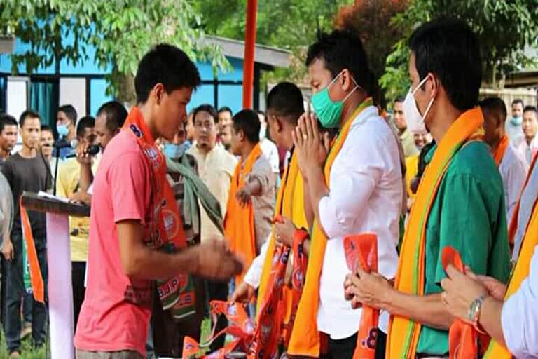 some congress worker joins bjp in dima hasao assam etv bharat news