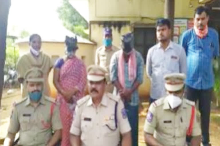 spouses try to sell guilt gold in anajipur and caught by police