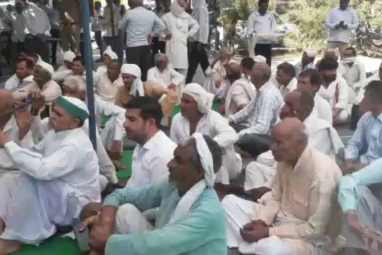 Mahapanchayat of farmers, story Modinagar  दिल्ली-मेरठ एक्सप्रेसवे  दिल्ली मेरठ एक्सप्रेसवे  दिल्ली मेरठ एक्सप्रेसवे पर धरना  दिल्ली मेरठ एक्सप्रेसवे मुआवजा  Delhi Meerut Expressway Compensation  जिला पंचायत सदस्य बबली गुर्जर  बबली गुर्जर  Babli Gurjar  दिल्ली मेरठ एक्सप्रेसवे न्यूज  Delhi Meerut Expressway news  मोदी नगर तहसील  मोदी नगर तहसील प्रदर्शन