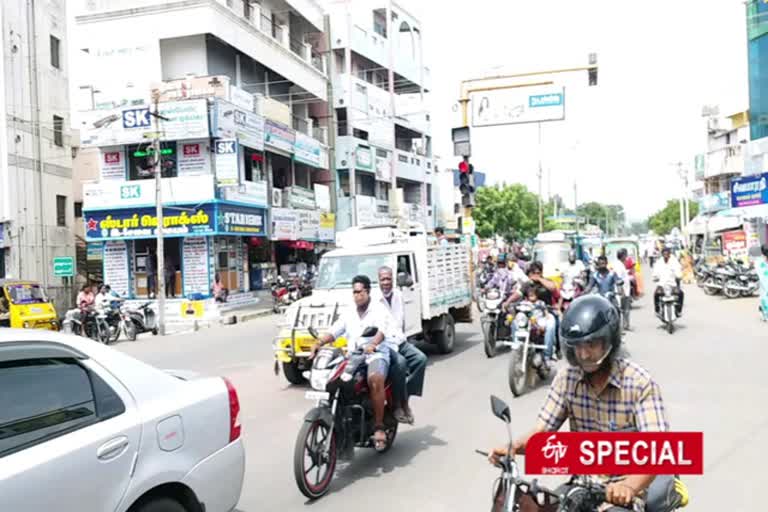 பெரம்பலூரில் விபத்துக்களுக்கு காரணமாகும் நடைபாதை இல்லாத சாலைகள்!