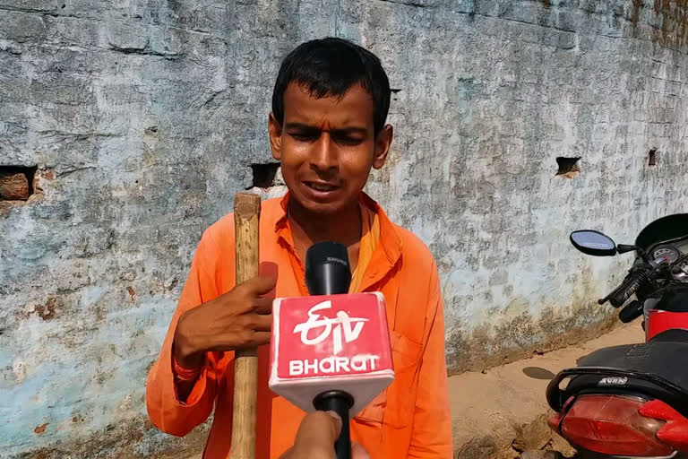 Divyang youth expressed his desire to work to run a family in giridih