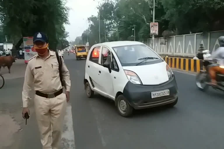 unclaimed-car-parked-near-high-court-gate-no-3-in-jabalpur